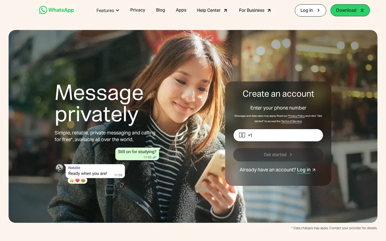 WhatsApp homepage promoting private messaging and calling with an account creation form.
